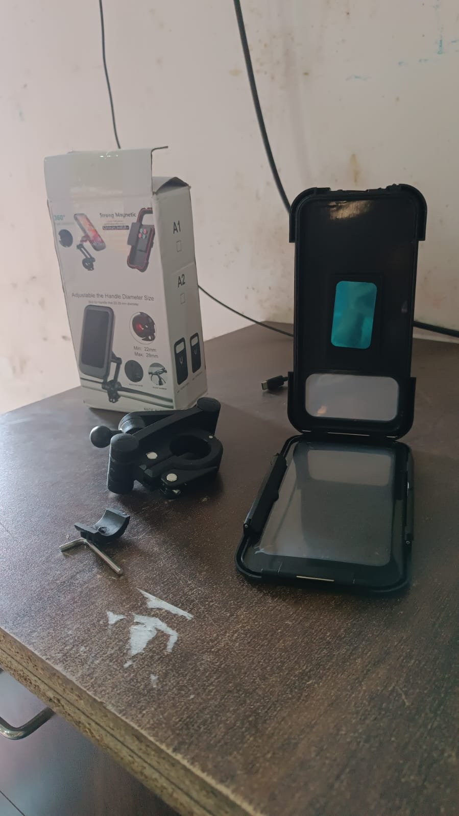 8993d005-a449-4ffb-a7f4-f14b45d177a2.jpg Waterproof Bike Phone Mount – 360° Rotation & Universal | Indo Glow