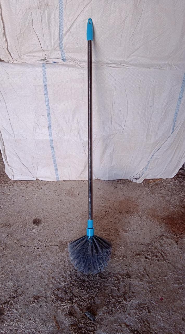 Cobweb Cleaning Brush – Extendable Steel Handle | Pro Clean