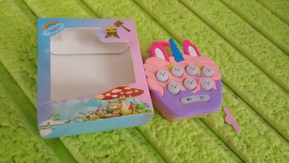 c8f79ffd-fc65-47f6-9718-8eaf0ef1e949.jpg Mini Push Bubbles Game – Music & Memory Keychain | Play Mancer
