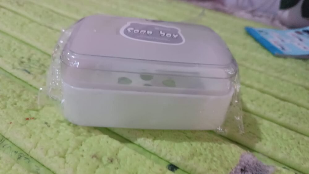 Self-Draining Soap Dish – Portable & Leakproof | VelvetBubbles